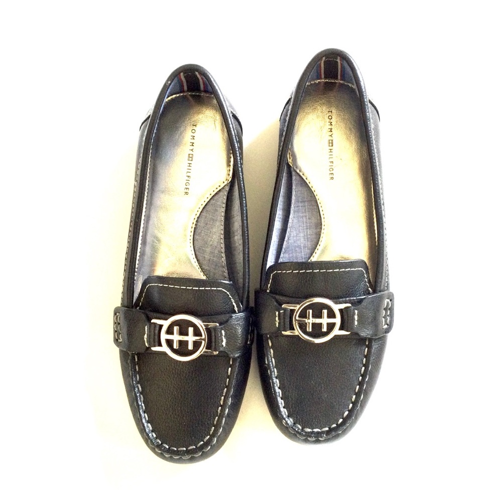 NWOT Tommy Hilfiger Size 8 Black Loafers